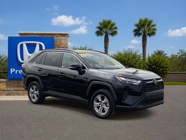 2025 Toyota RAV4 XLE - Photo 7