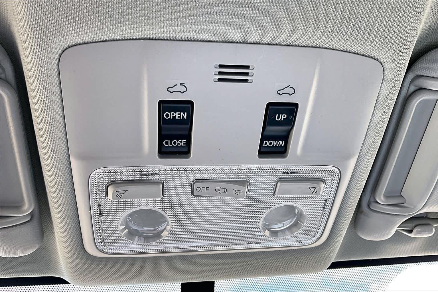 Used 2015 Classic Silver Metallic Toyota XLE image 35