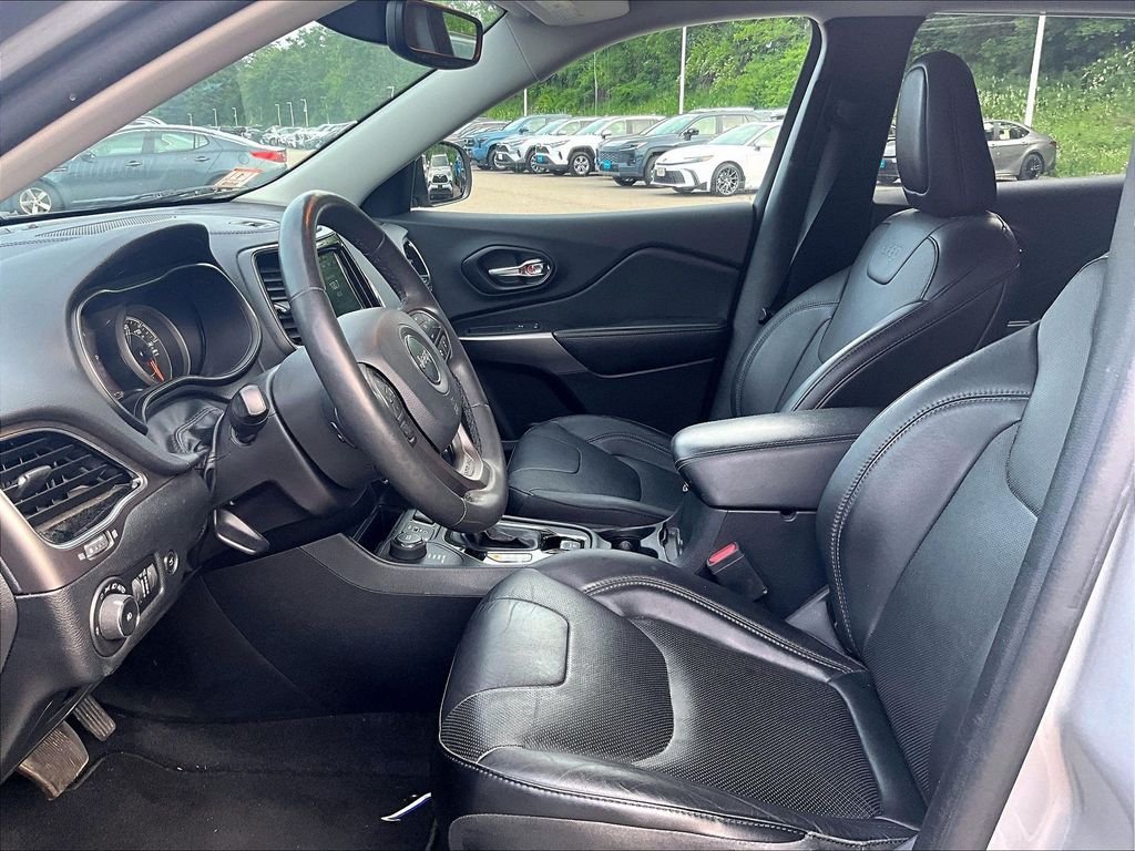 Used 2021 Silver Jeep Limited image 4