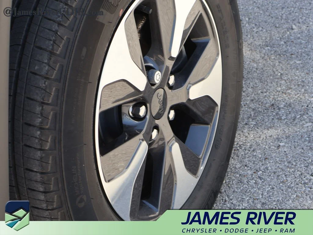 Used 2022 White Jeep 4xe image 40