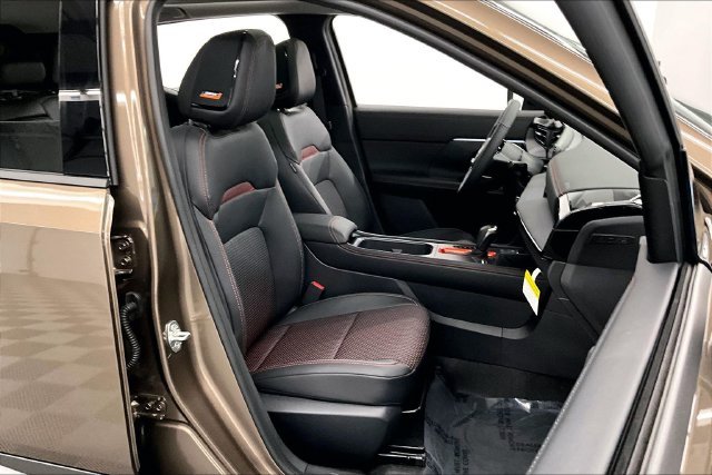 New 2026 Canyon Bronze Nissan SR image 37