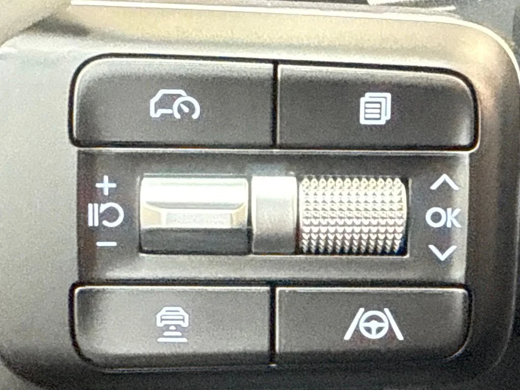 New 2027 Shimmering Silver Hyundai SEL image 21