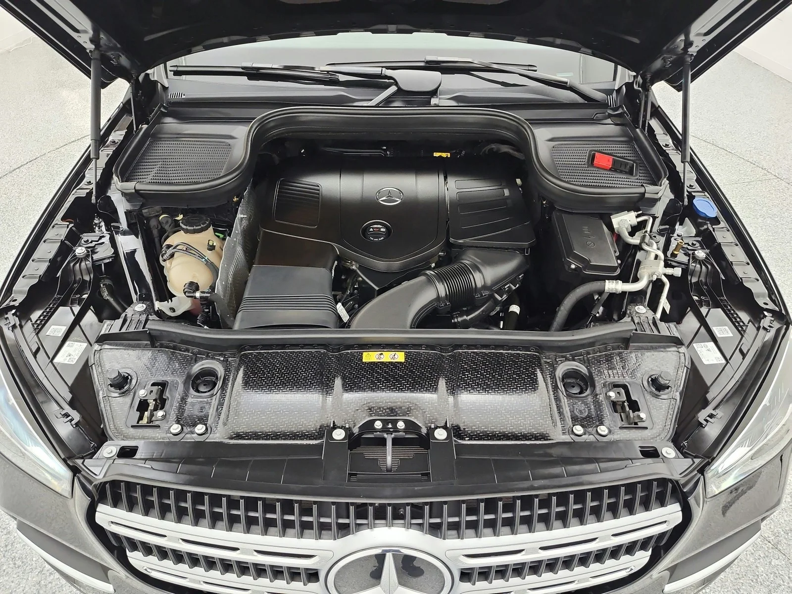 Certified Used 2024 Black Mercedes-Benz GLE 350 4MATIC® SUV image 16