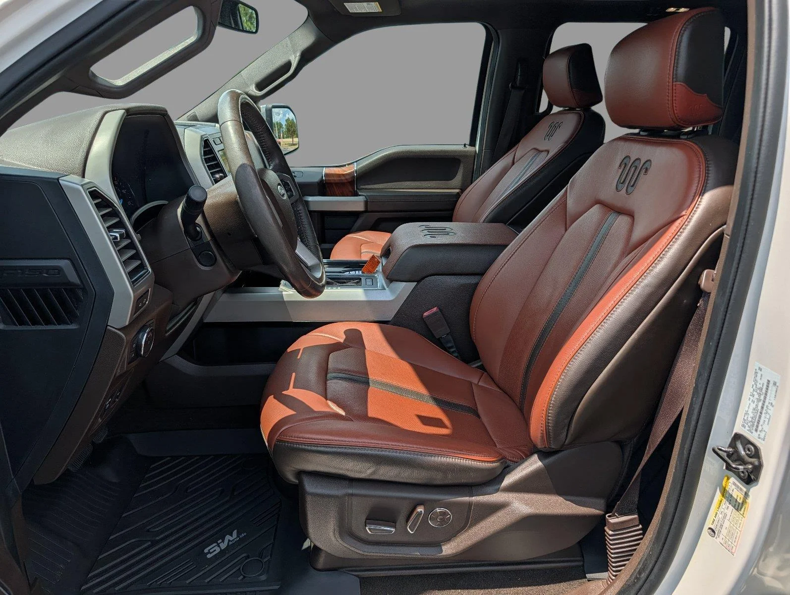 Used 2019 White Platinum Metallic Tri-Coat/Stone Gray Ford King Ranch image 11