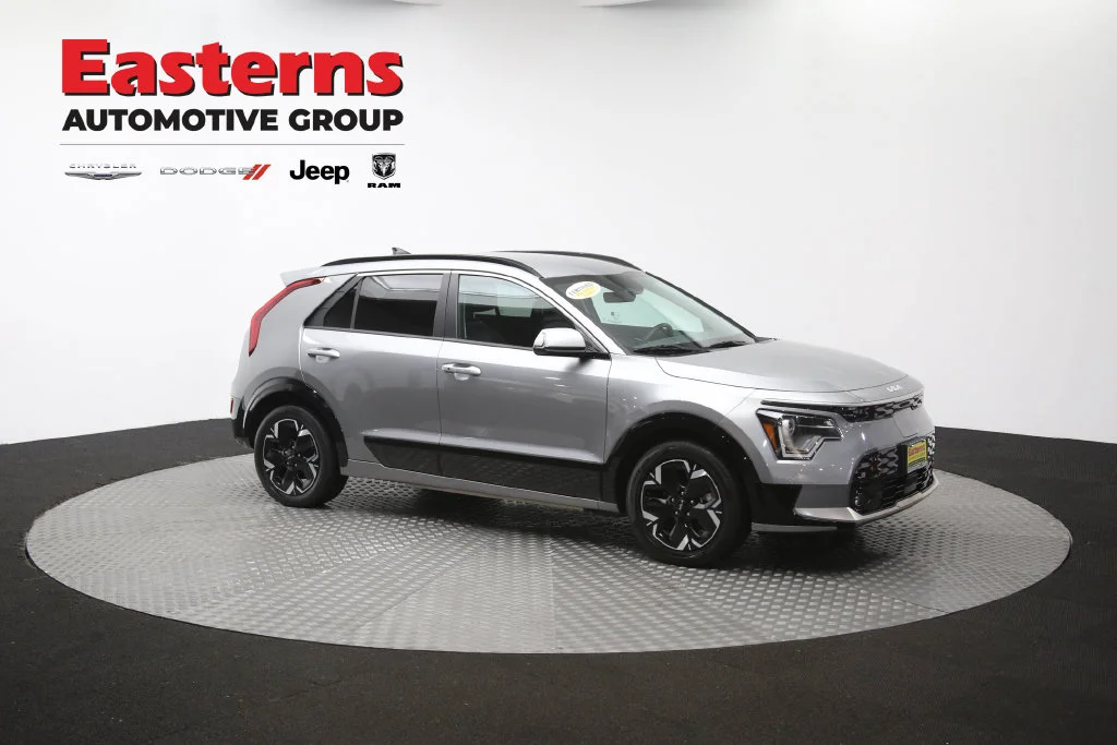 Used 2023 Gray Kia Wind image 49