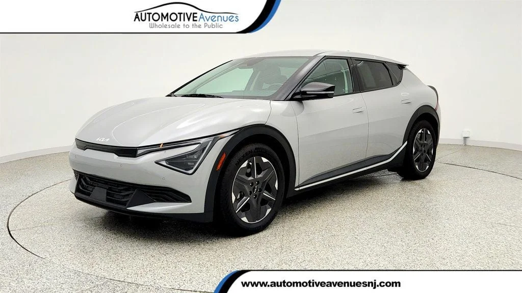 2025 Kia EV6 Light L/R's photo