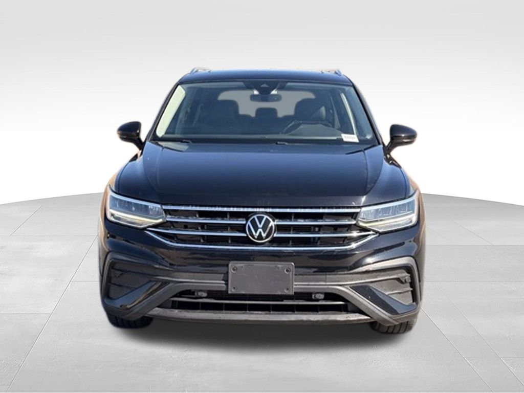 Used 2023 Deep Black Volkswagen 2.0T SE image 4