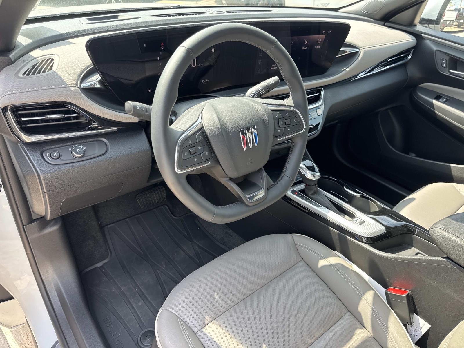 Used 2025 White Frost Tricoat Buick Avenir image 17