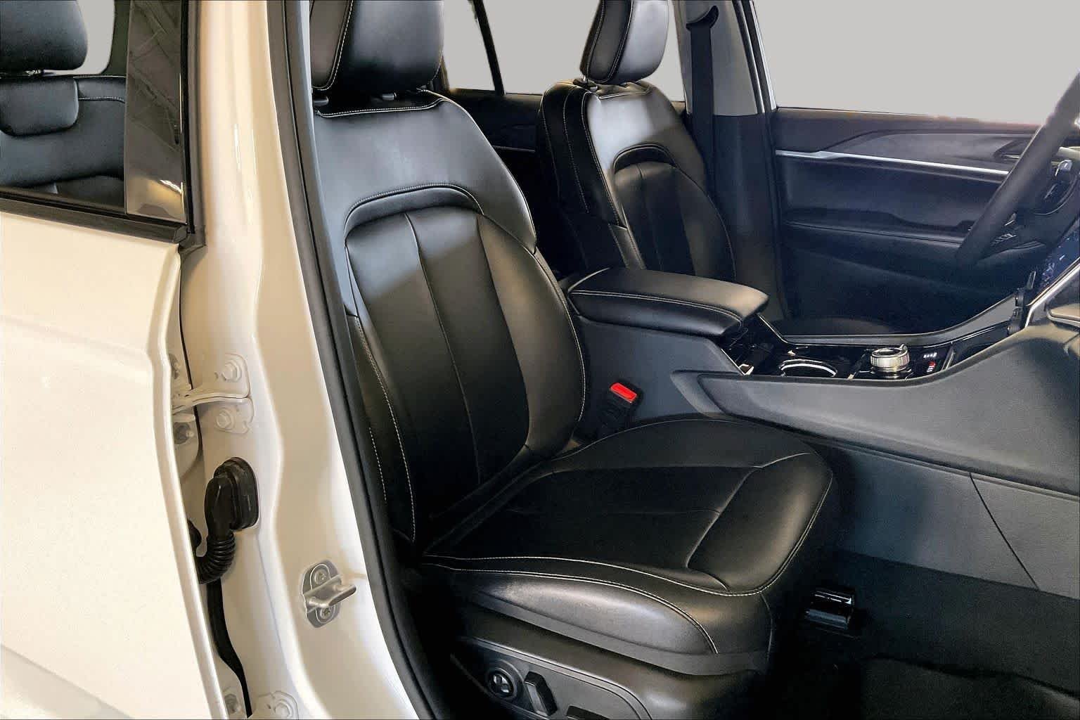 Used 2023 Bright White Clearcoat Jeep Limited image 8