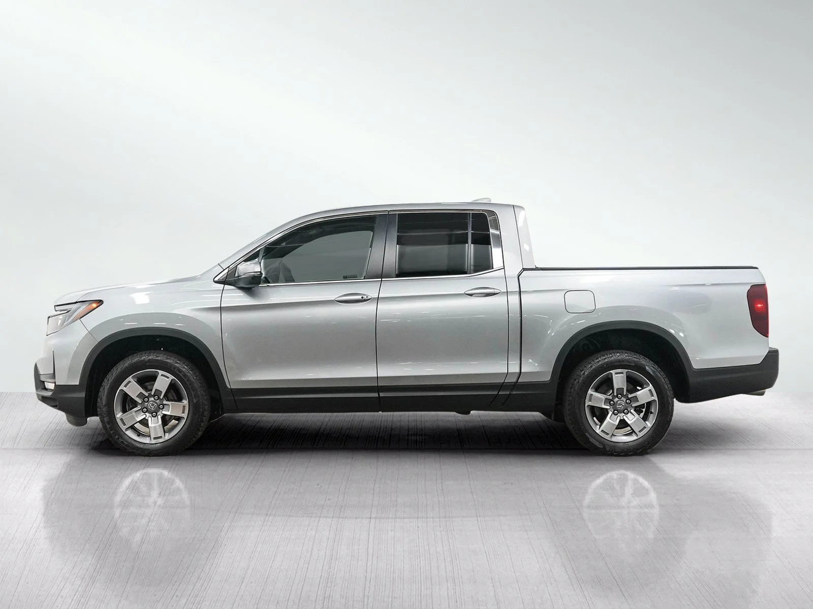 Used 2024 Honda Ridgeline RTL with VIN 5FPYK3F59RB011599 for sale in Burnsville, Minnesota