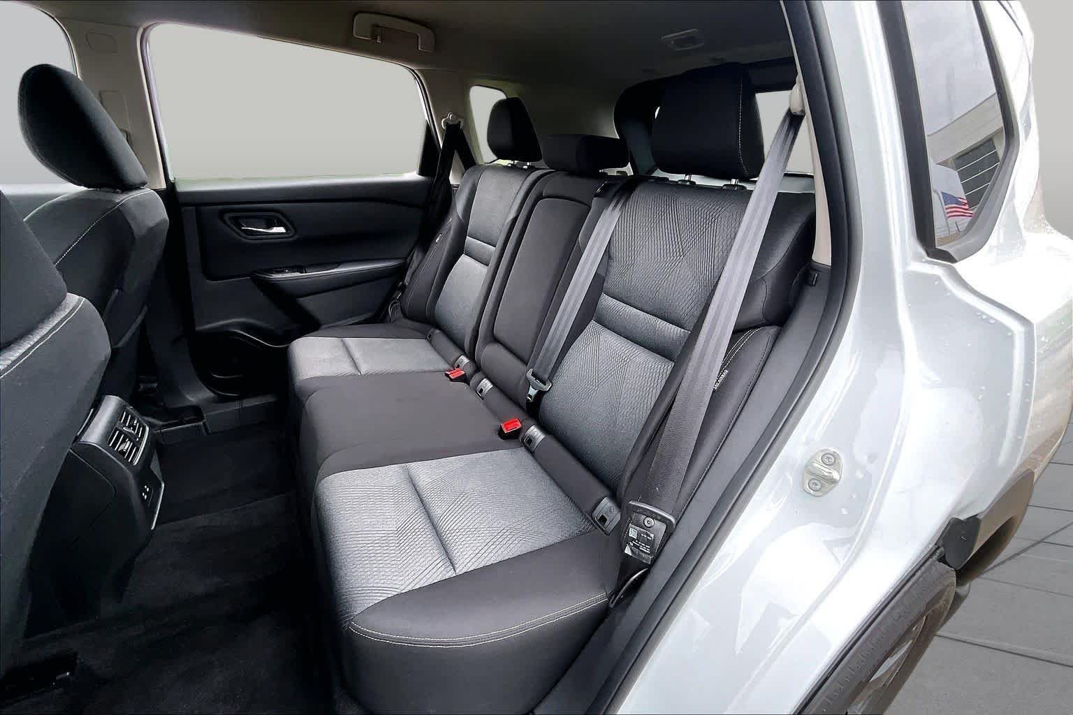 Used 2026 Everest White Pearl Tricoat Nissan SV image 19