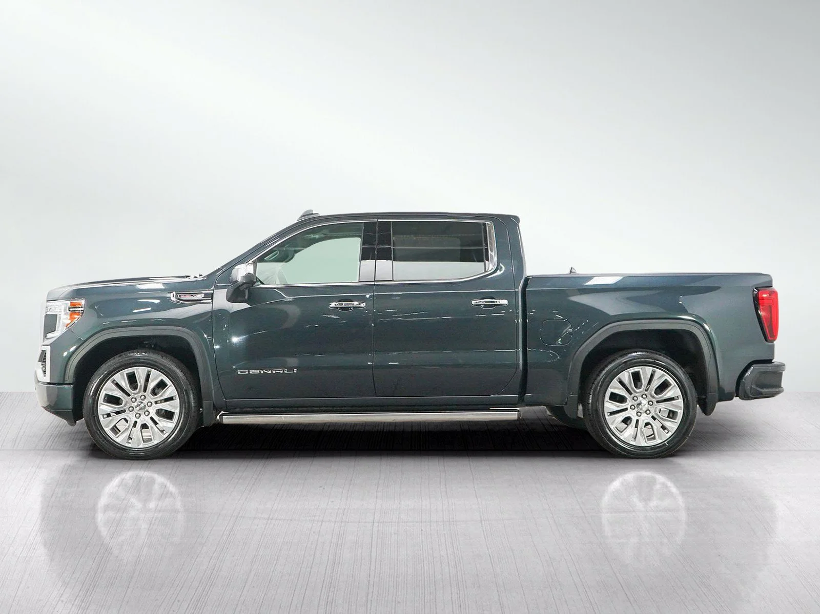 Used 2022 GMC Sierra 1500 Limited Denali with VIN 1GTU9FEL2NZ151745 for sale in Bloomington, Minnesota