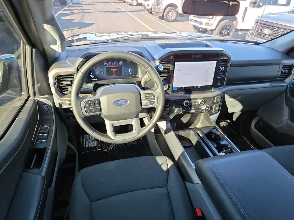 Used 2025 Agate Black Metallic Ford XLT image 14