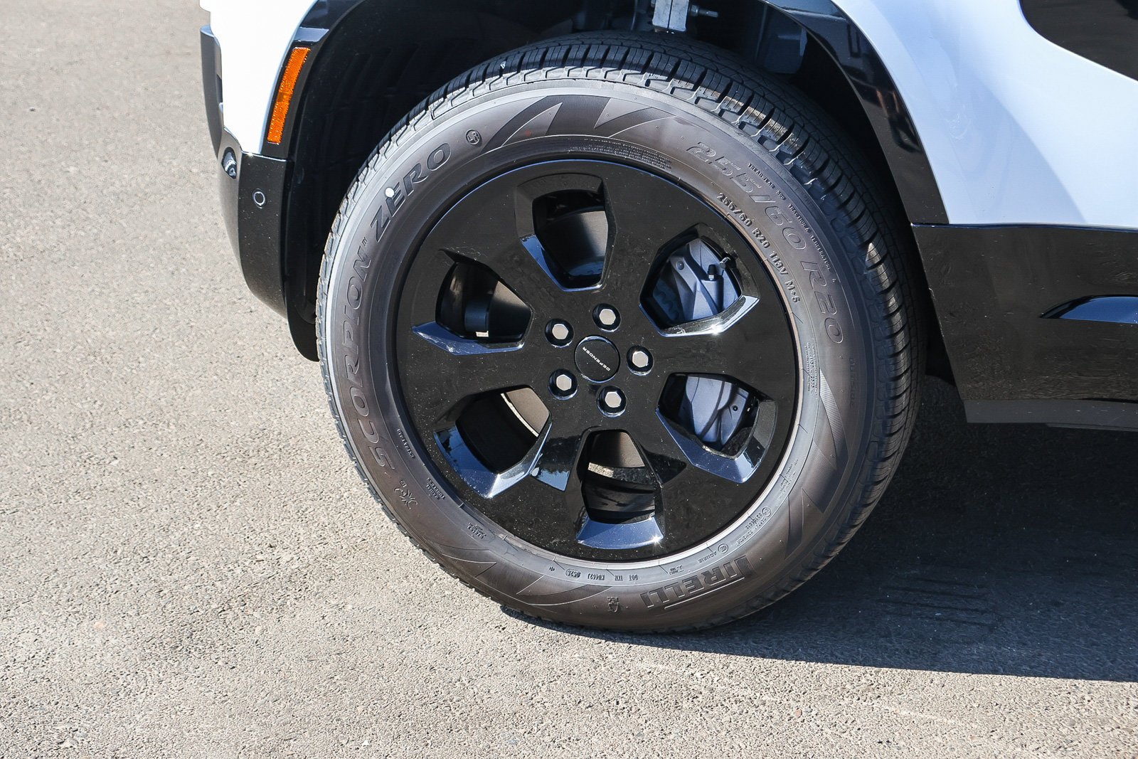 New 2026 Fuji White Land Rover X-Dynamic SE image 6