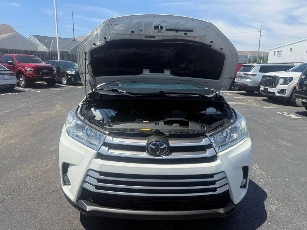 Certified Used 2019 Blizzard Pearl Toyota XLE image 63