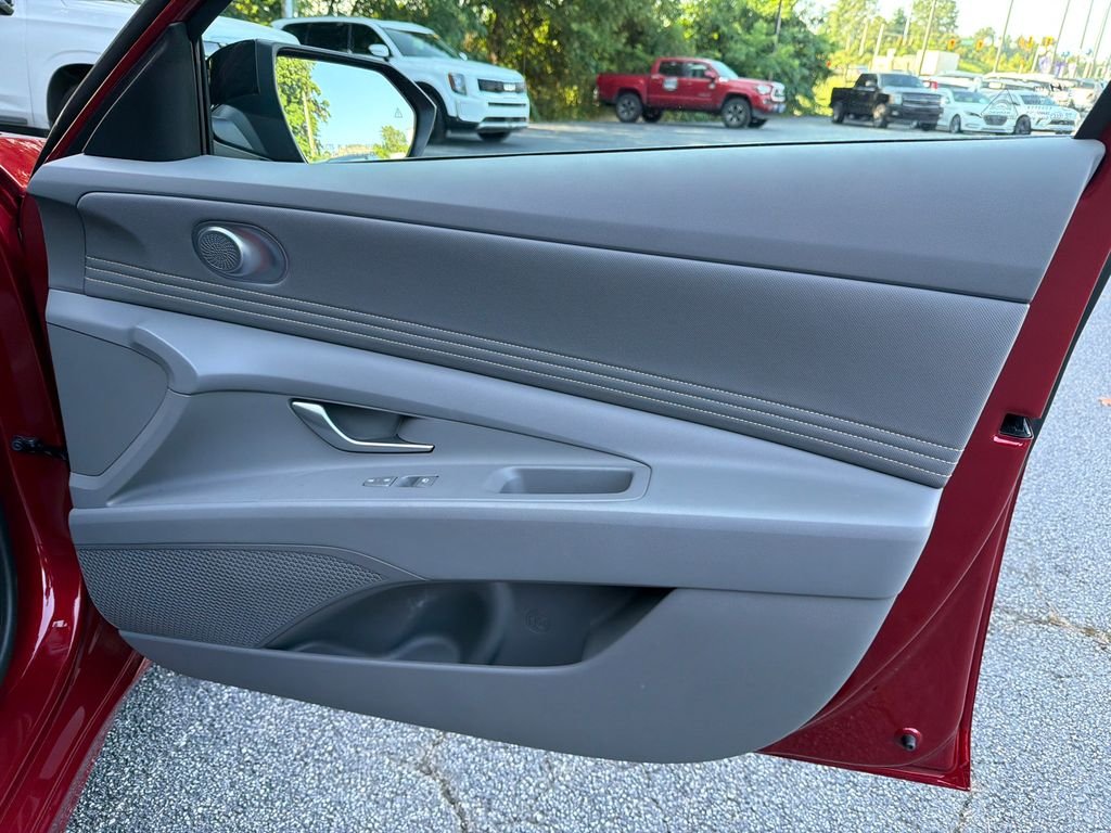 2025 Hyundai Elantra SEL - Photo 14