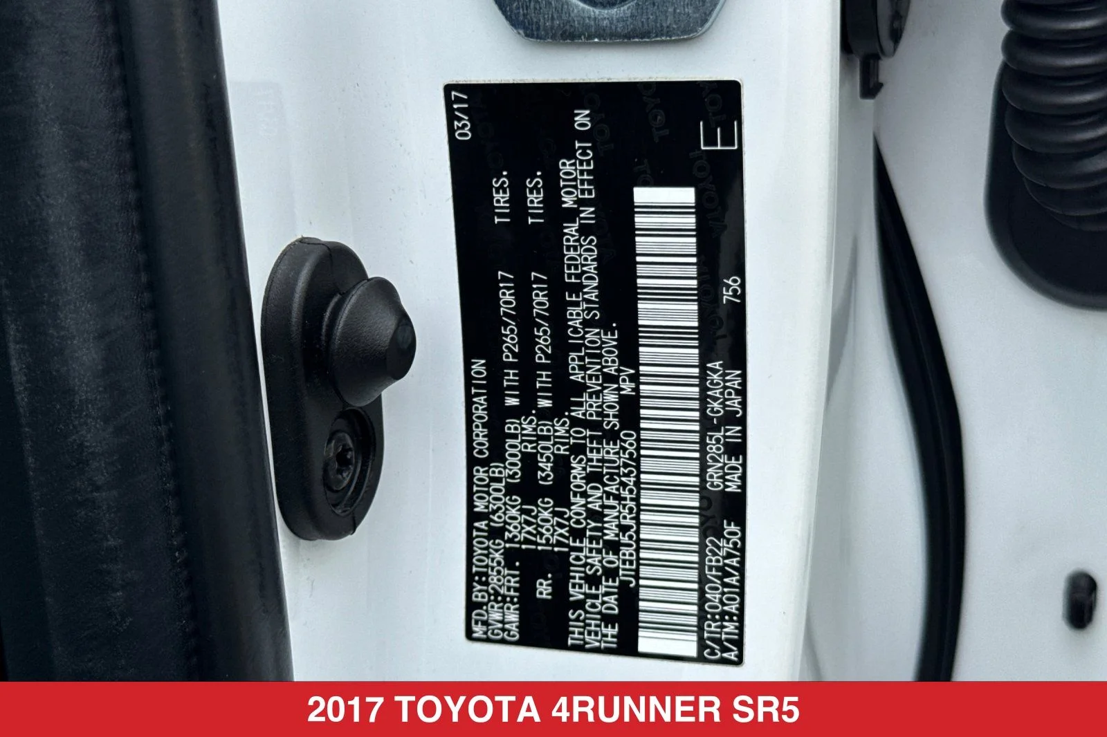 Used 2017 White Toyota SR5 image 30