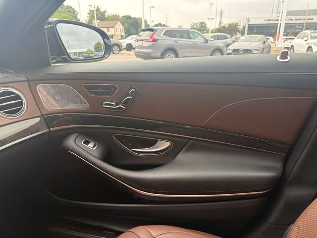 Used 2019  Mercedes-Benz S 560 image 12