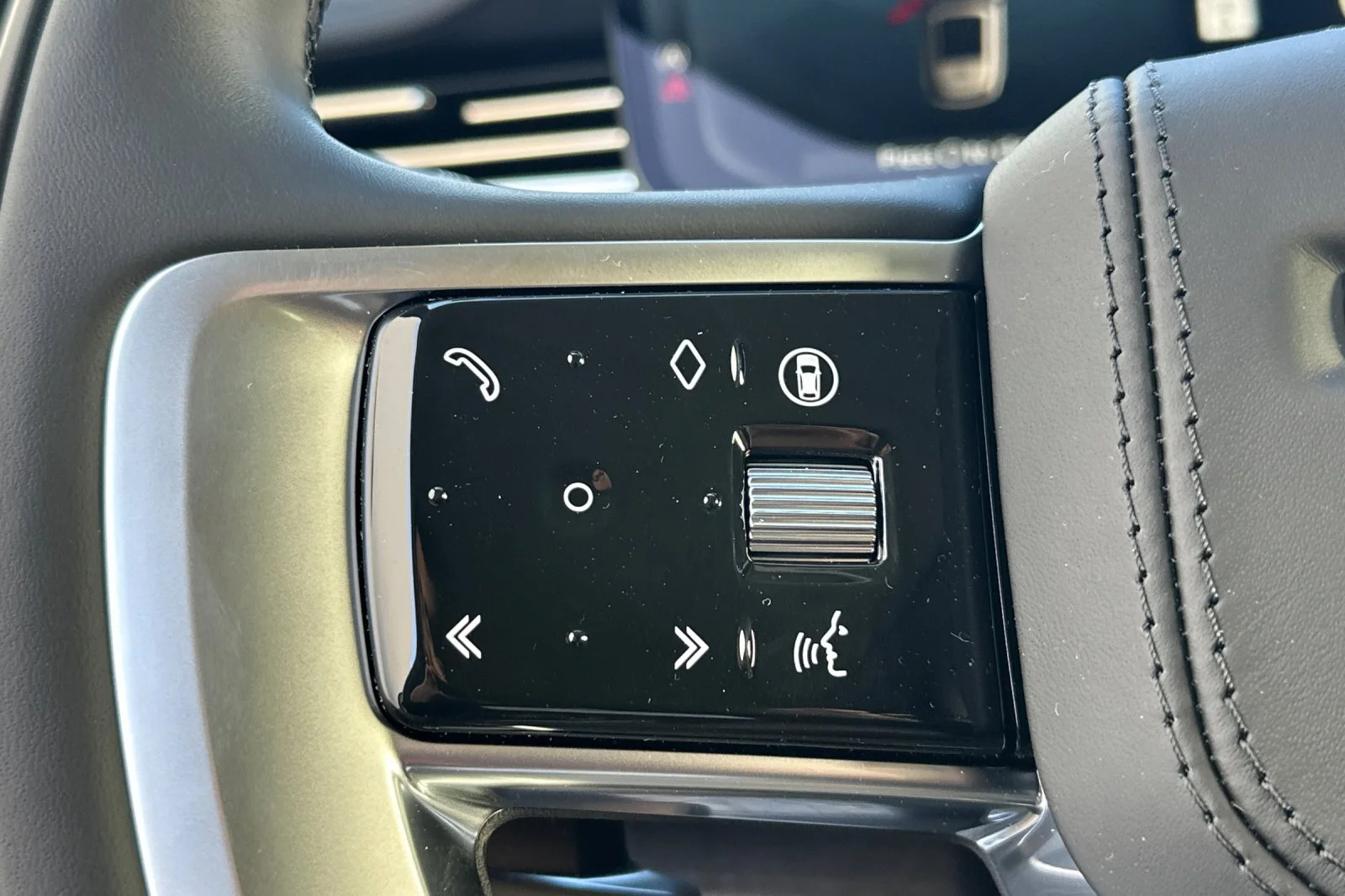 New 2026 Fuji White Land Rover SE image 27