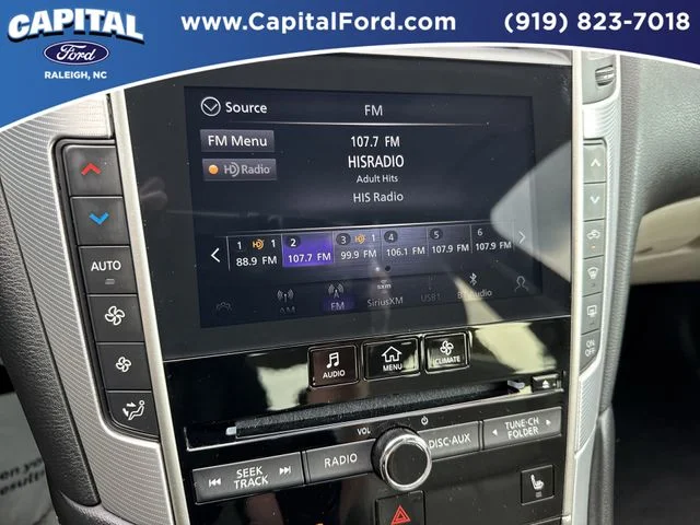 Used 2023 White INFINITI LUXE image 30