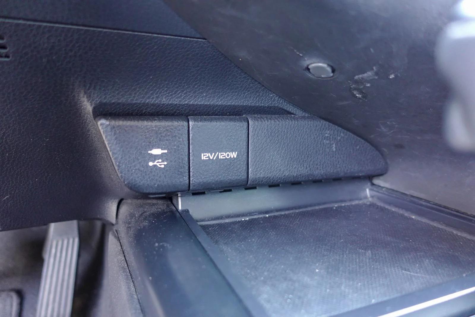 Used 2018 Wind Chill Pearl Toyota XSE image 25