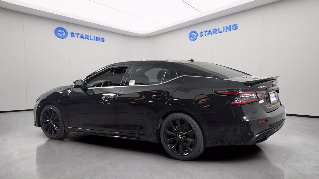 Used 2022 Black Nissan SR Xtronic CVT image 5