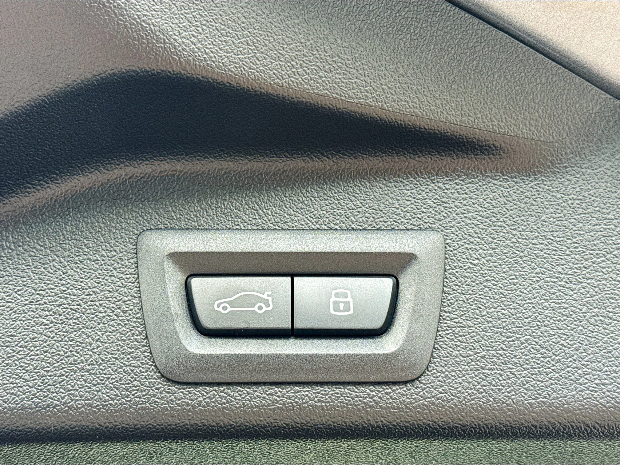 New 2026 Skyscraper Grey Metallic BMW sDrive40i image 14