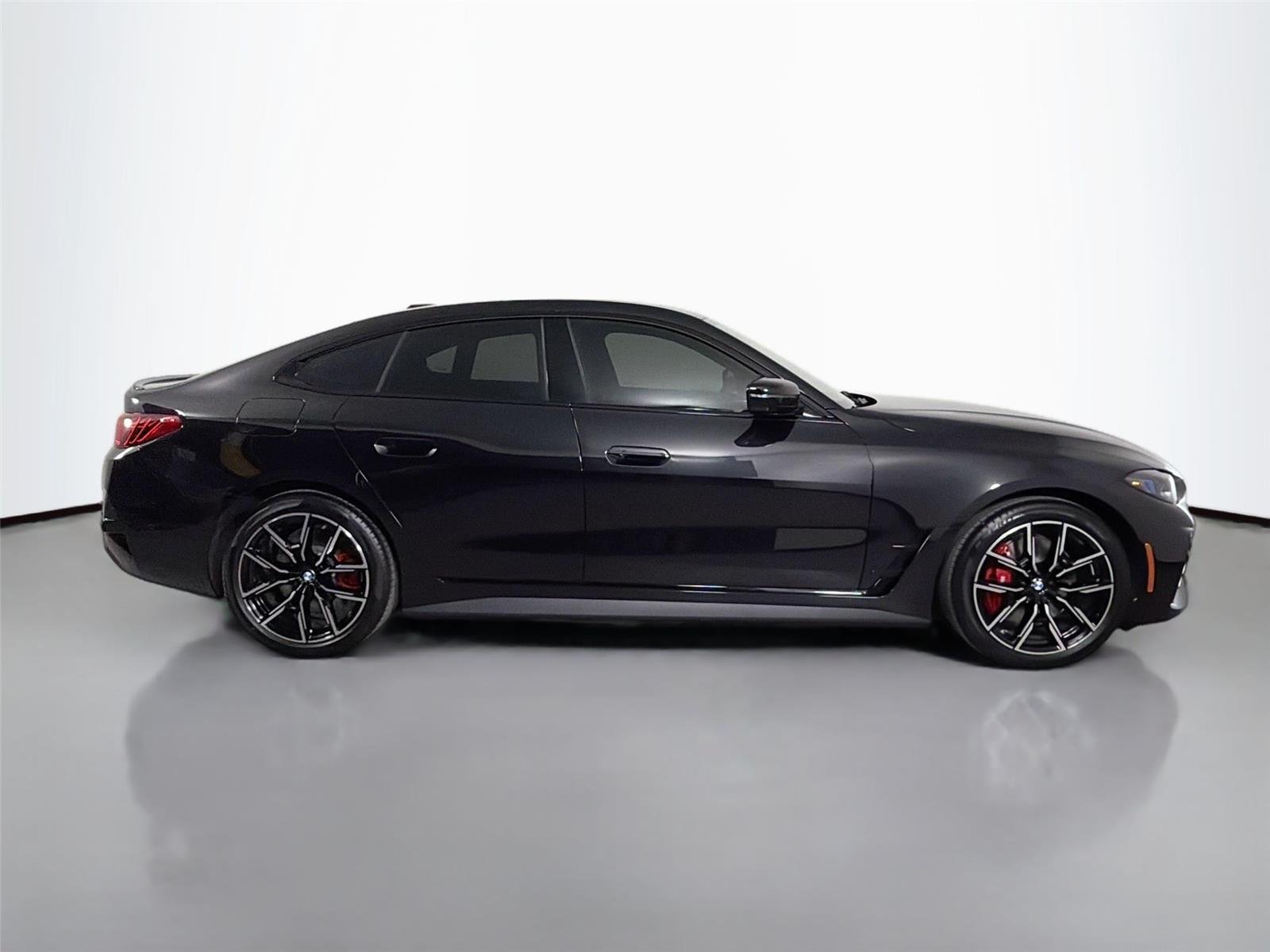 New 2026 Black Sapphire Metallic BMW xDrive40 image 4