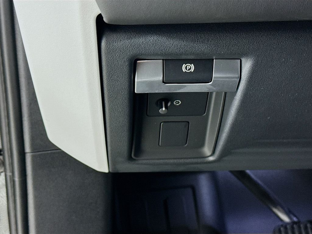 New 2026 Santorini Black Land Rover X-Dynamic SE image 11