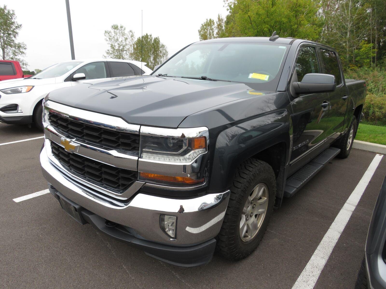 Used 2018 Graphite Metallic Chevrolet LT image 7