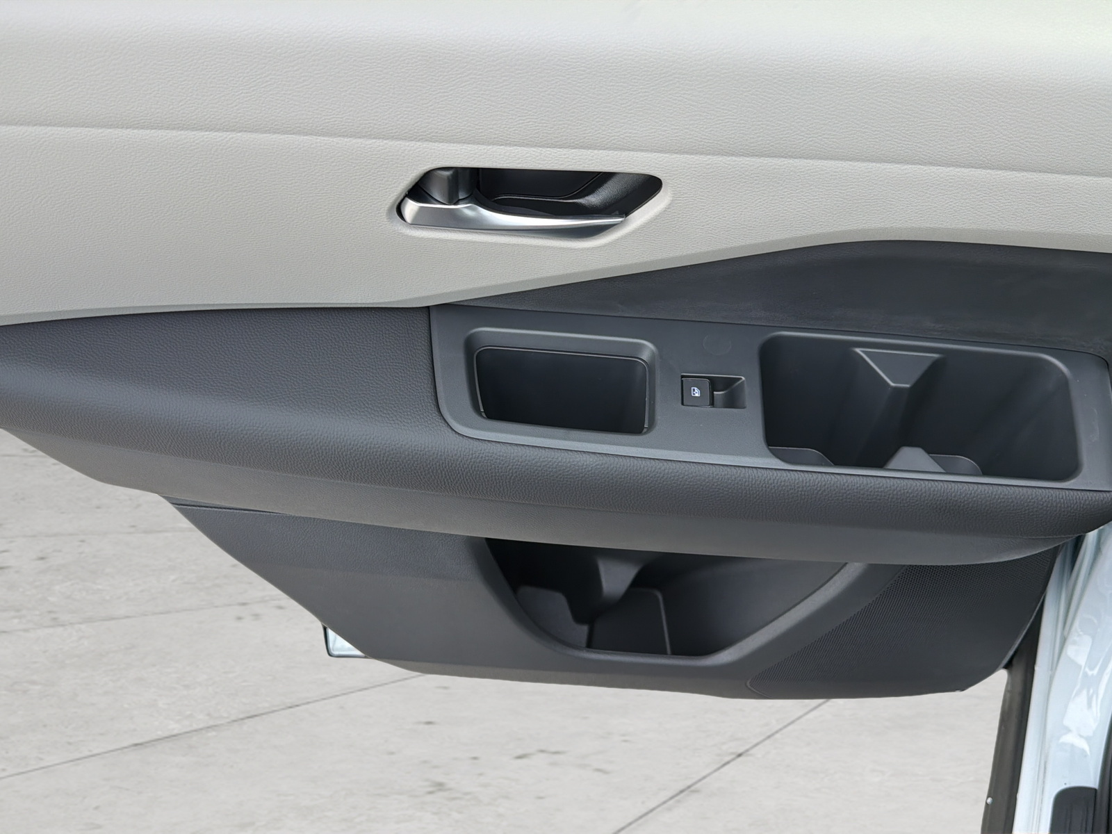 New 2026 White Nissan SL image 36