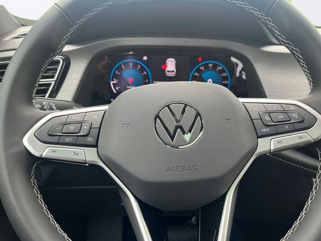New 2026 White/off-white Volkswagen SE w/Technology image 19