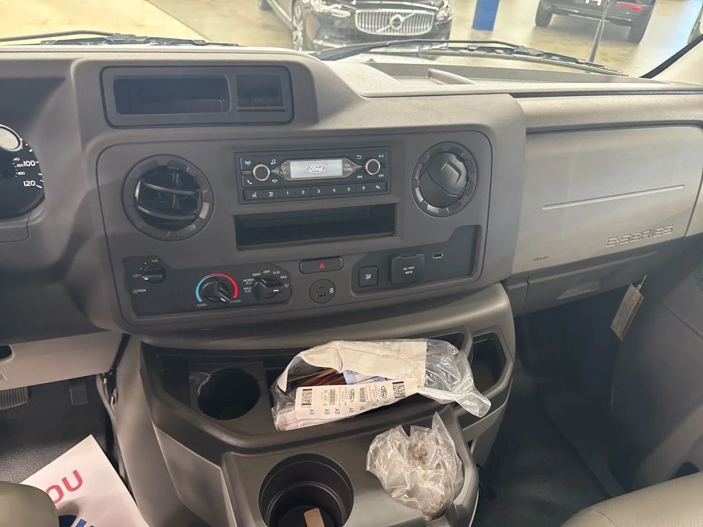 New 2025 Oxford White Ford E-350 SRW image 22