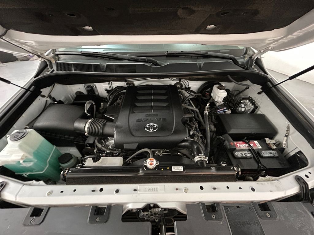 Used 2021 White Toyota SR5 image 21