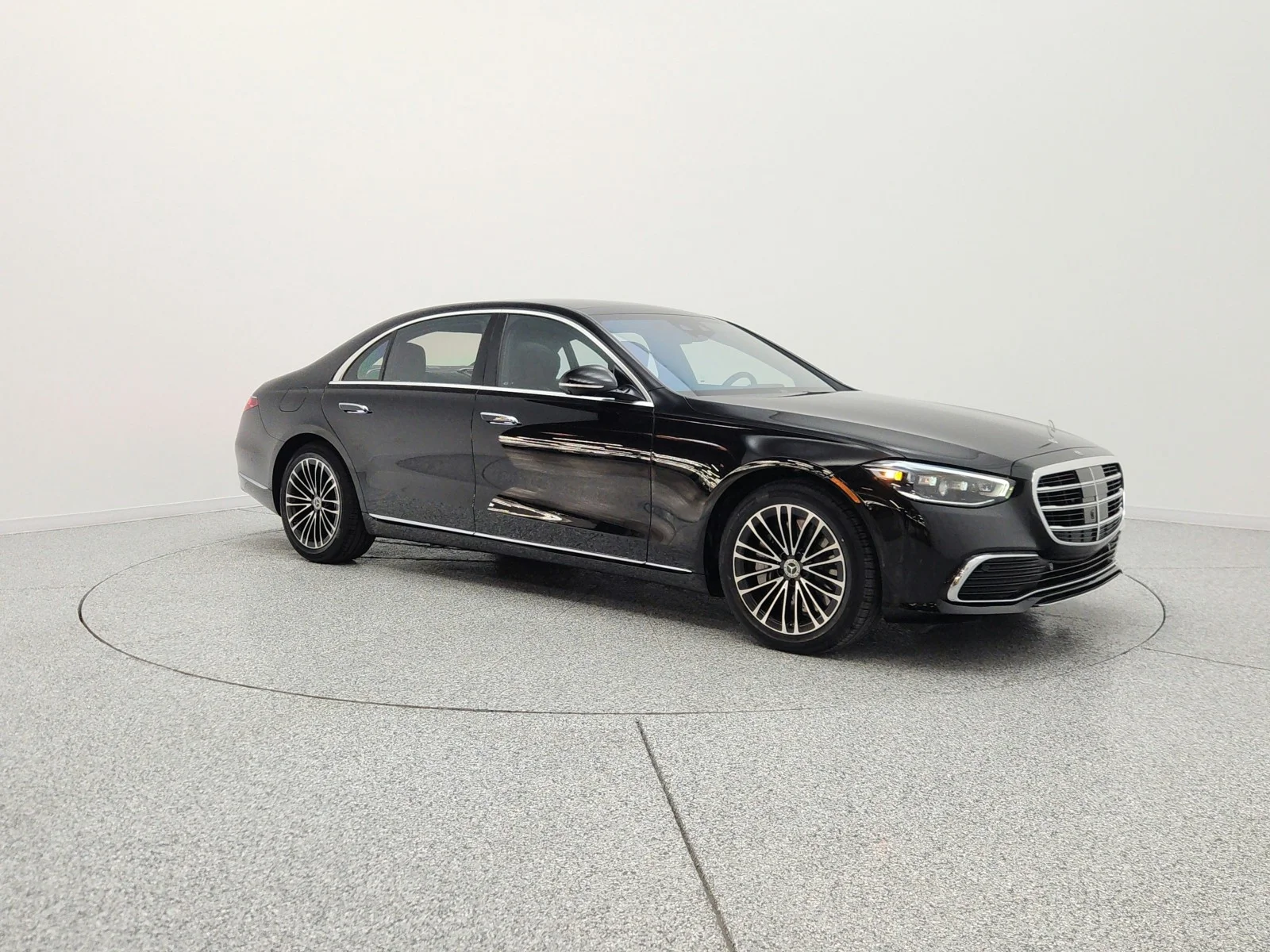 Used 2023 Obsidian Black Mercedes-Benz S 580e 4MATIC® Sedan image 3
