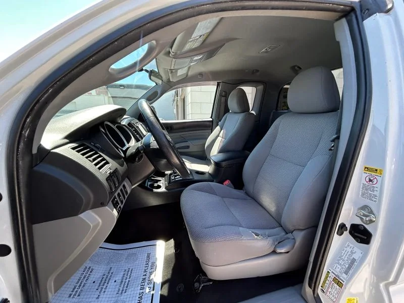 Used 2015 White Toyota Pickup 4D 6 ft image 33