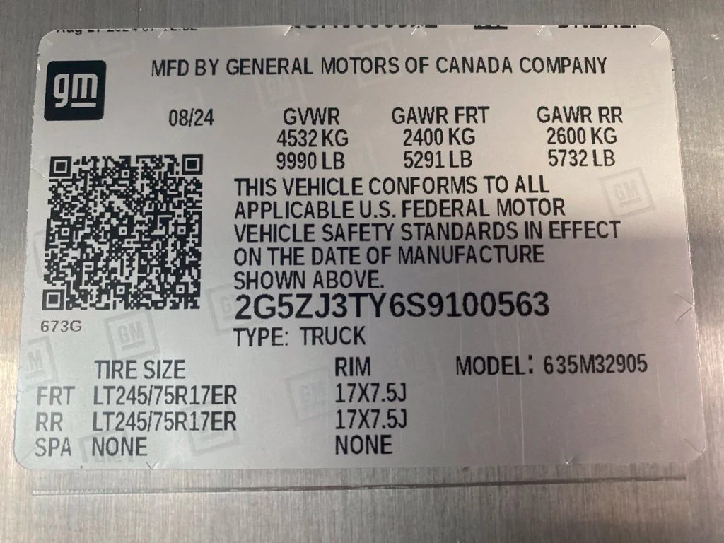 Used 2025 Oyster White Chevrolet EJY image 23