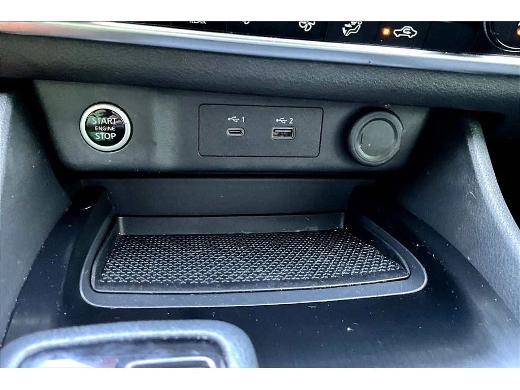 Used 2023  Nissan SV image 21