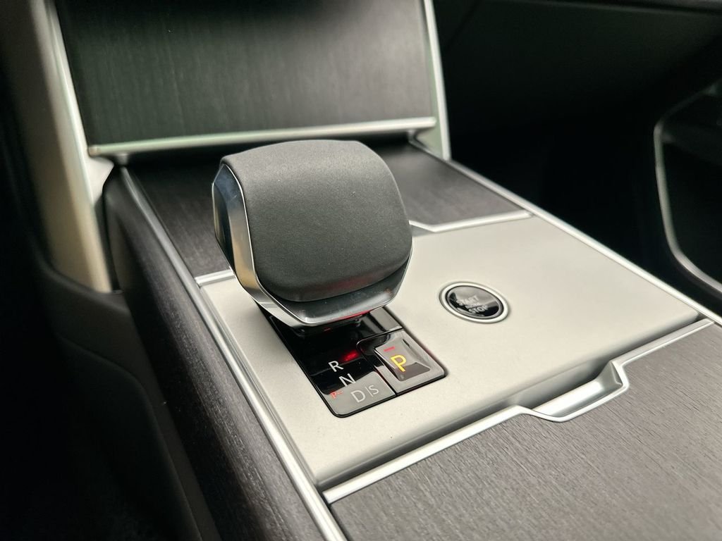 New 2026 Carpathian Gray Premium Metallic Land Rover SE image 20