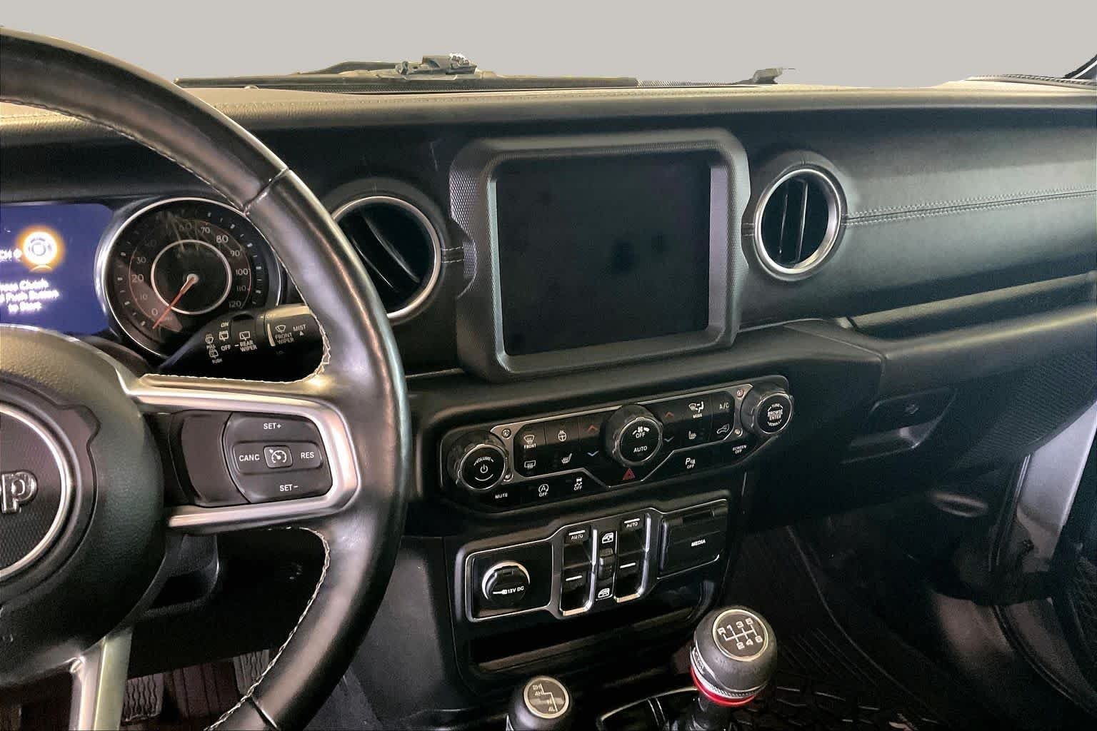 Used 2019 Billet Silver Metallic Clearcoat Jeep Sahara image 6