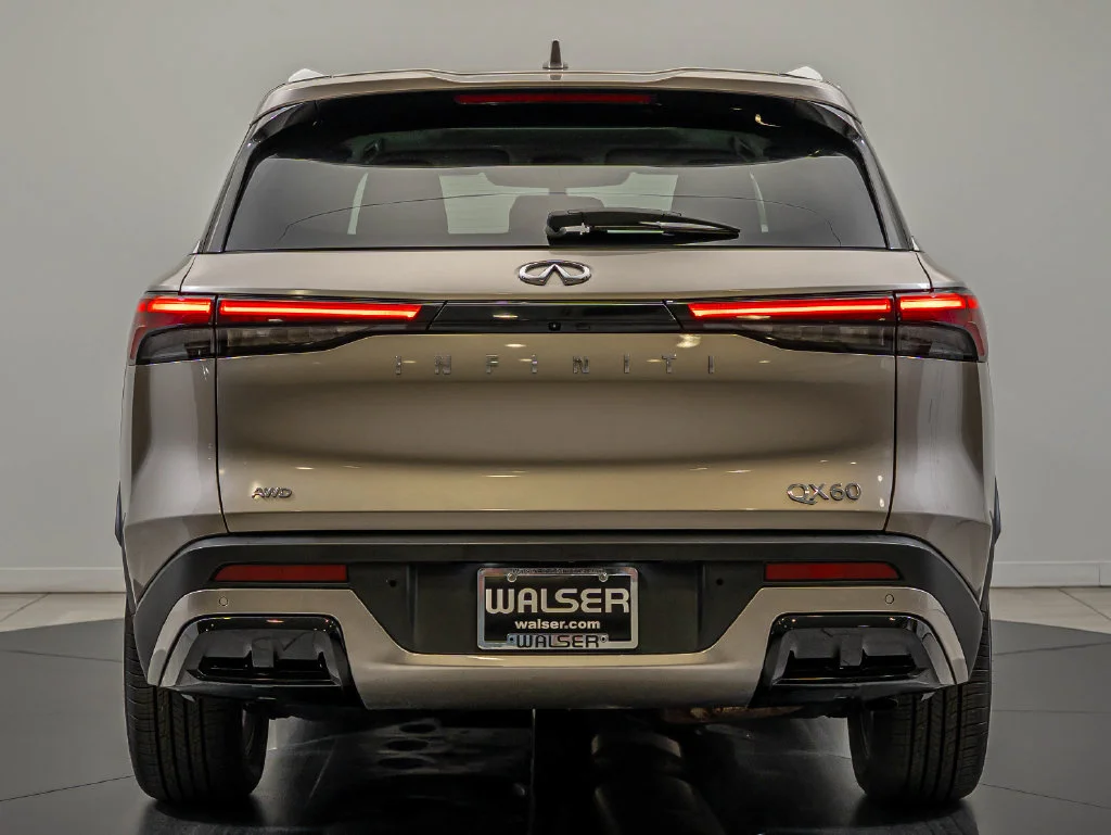 Used 2023 Warm Titanium INFINITI LUXE image 6