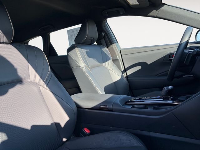 Used 2025 White Toyota XLE image 12