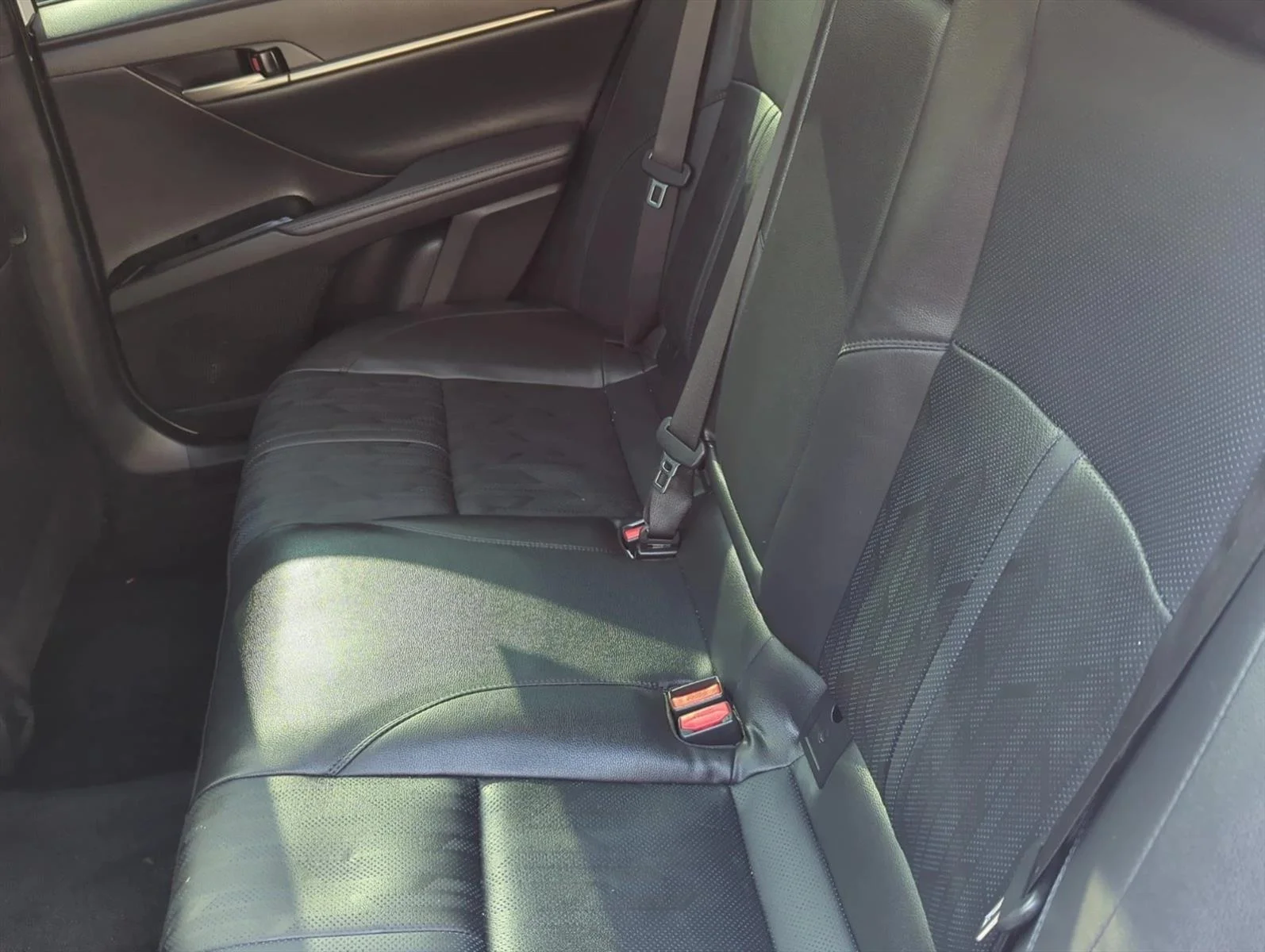Used 2025 Wind Chill Pearl Toyota XSE image 21