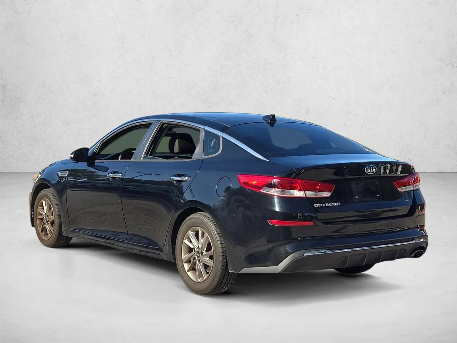 Used 2019 Ebony Black Kia LX image 4