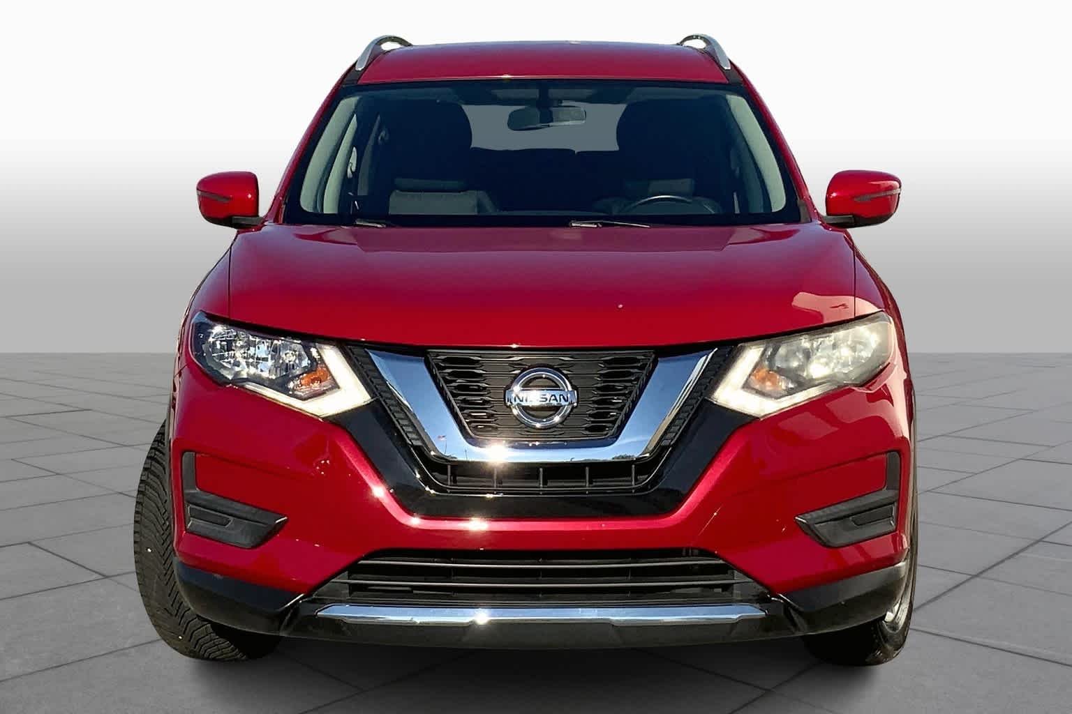 Used 2017 Palatial Ruby Nissan SV image 4
