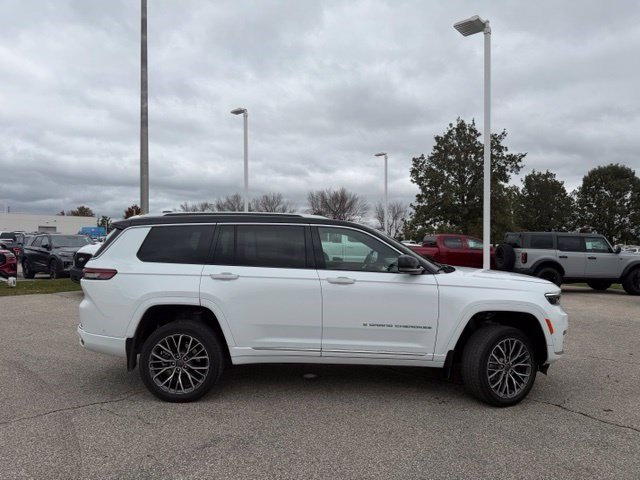 Used 2023 Bright White Clearcoat Jeep Summit Reserve image 8