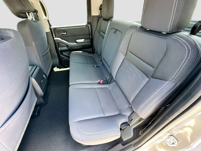 Used 2022 Gray Nissan SV image 22