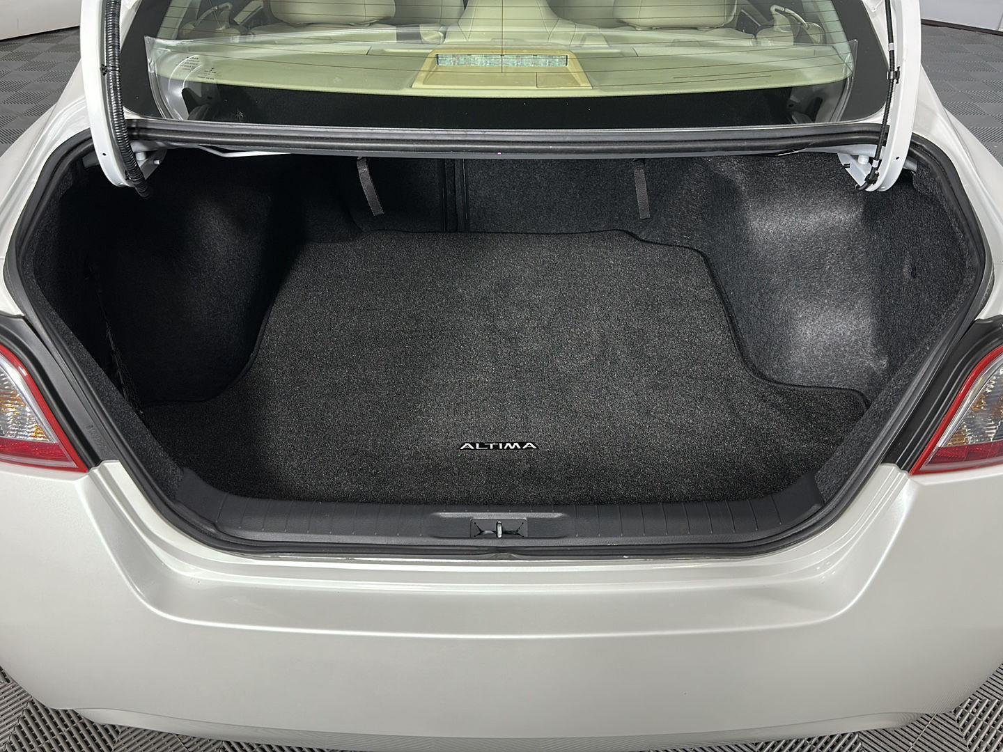 Used 2013 Pearl White Nissan 3.5 SL image 13