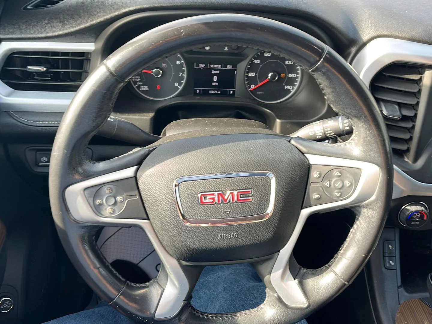 Used 2019 SUMMIT WHITE GMC SLE image 10