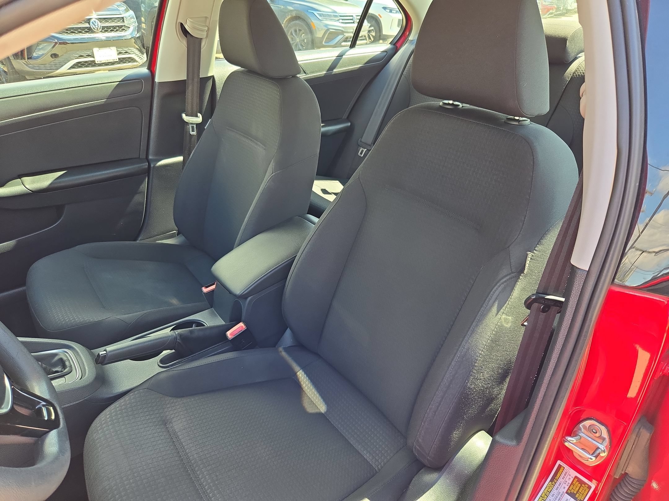 Used 2015  Volkswagen  image 13